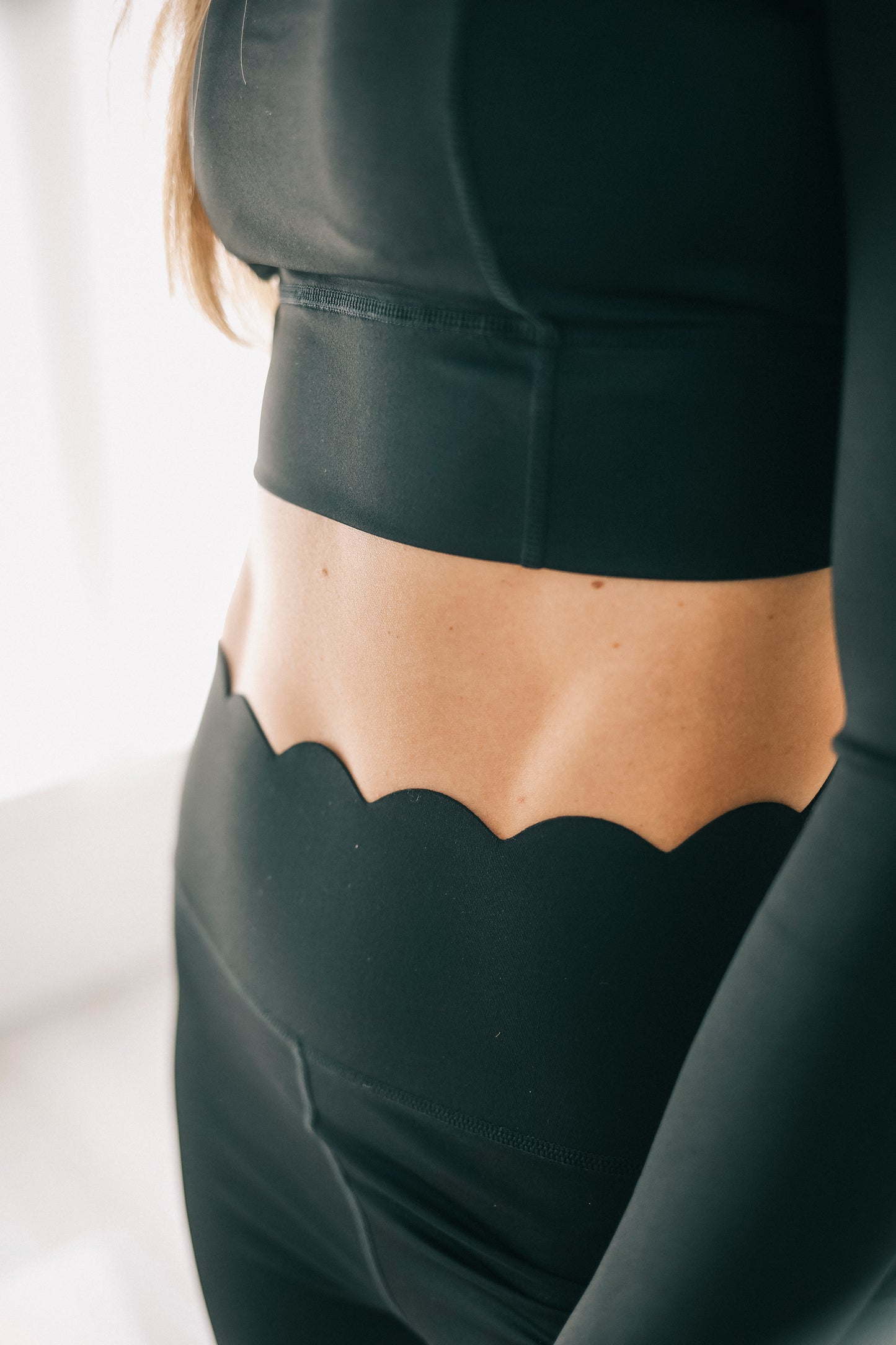 FLOWELLE- Scallop Legging
